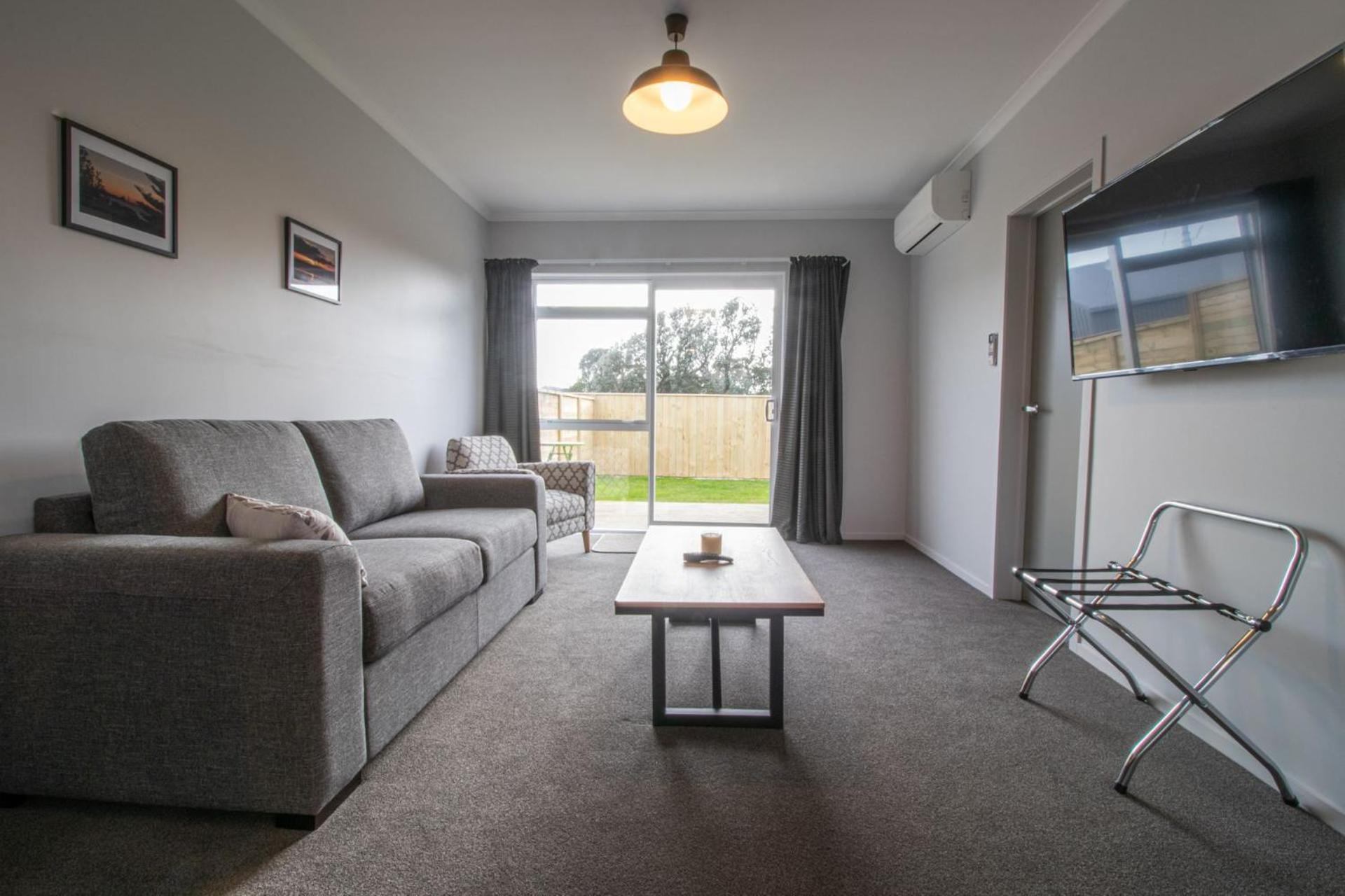 The Flight Pad Window Seat Pet Friendly Apartment Waitara Exterior photo